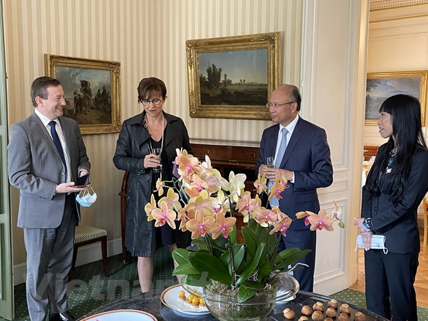 Les députés français s’enrichissent des informations pour renforcer les relations avec le Vietnam